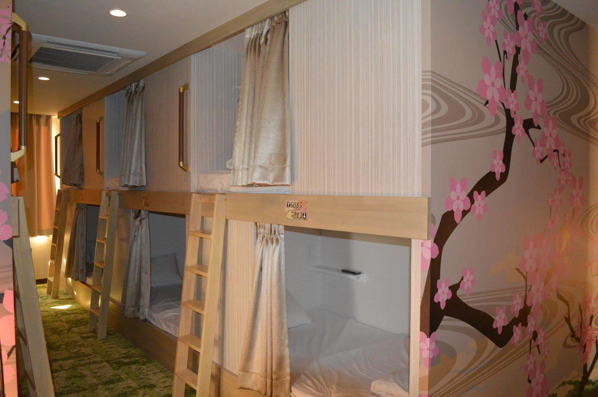 Ueno Station Hostel Oriental 1 Male Only Токио Экстерьер фото