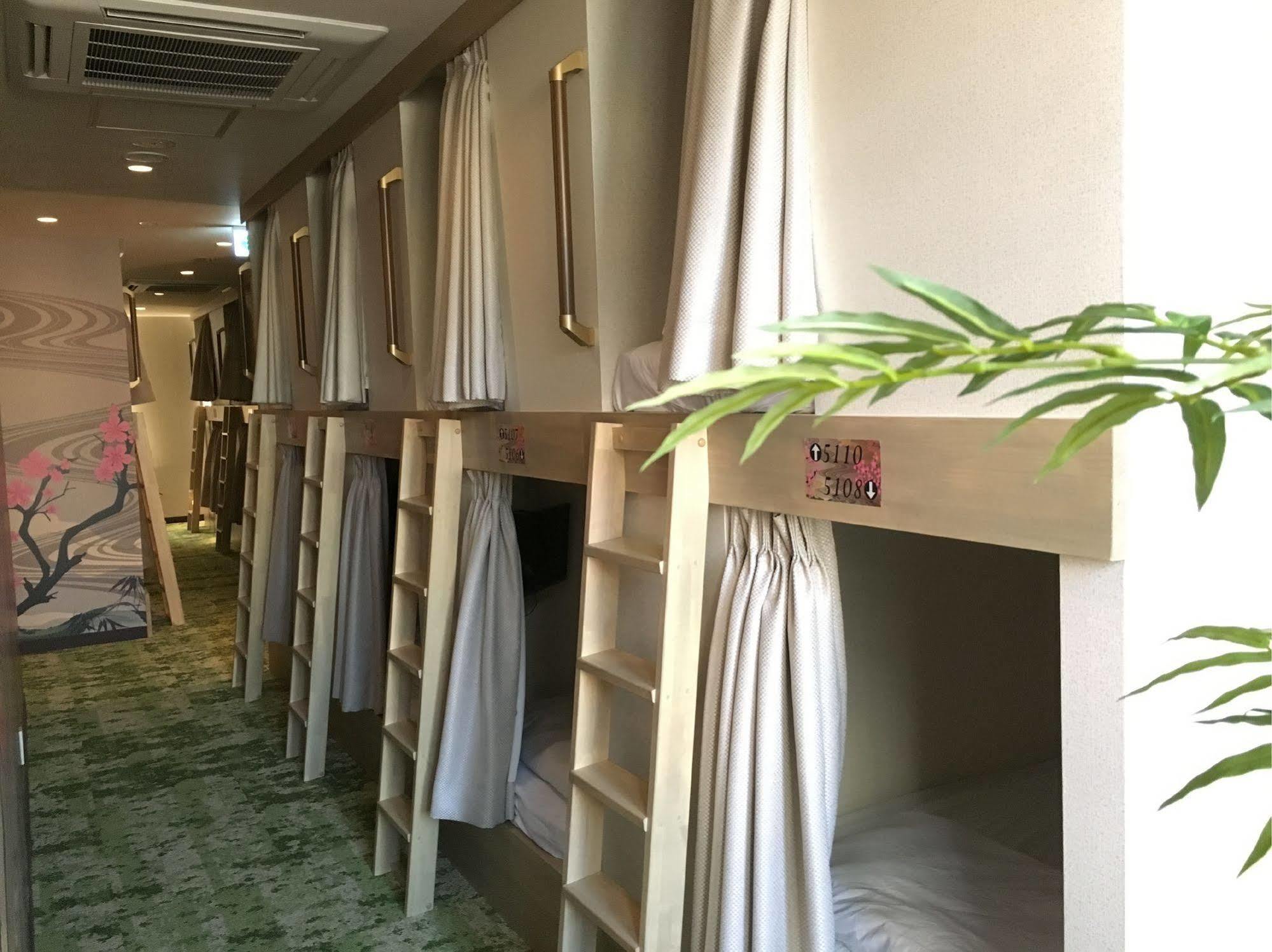 Ueno Station Hostel Oriental 1 Male Only Токио Экстерьер фото